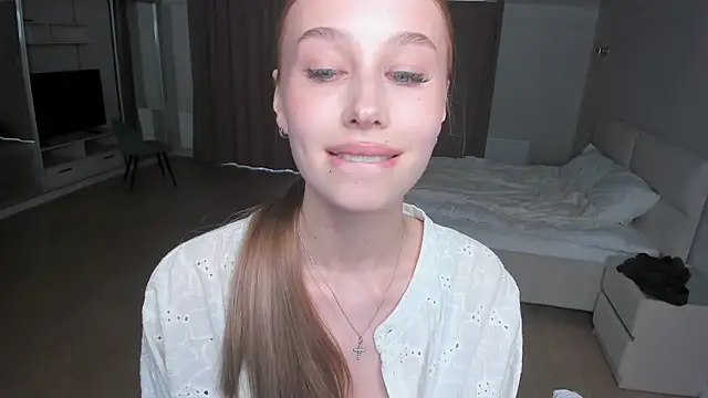 JunieAmert webcam