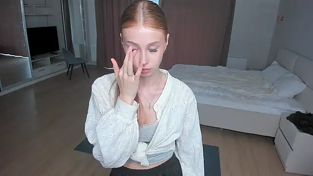 JunieAmert webcam