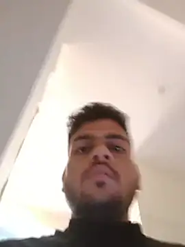 Realcumshow webcam