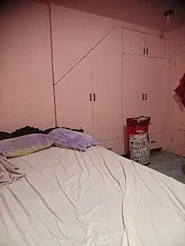 Strongshemail webcam