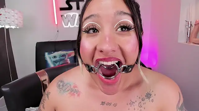 miss_danika webcam