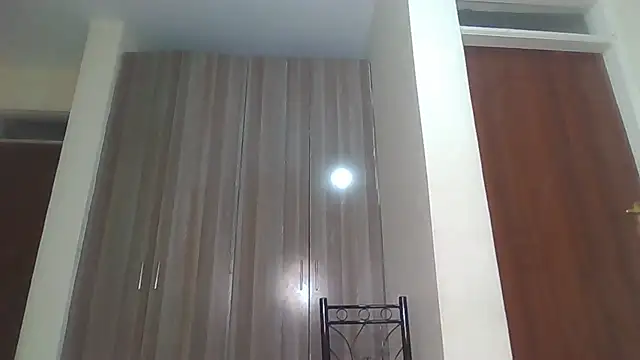 Chocolate_sunshine webcam