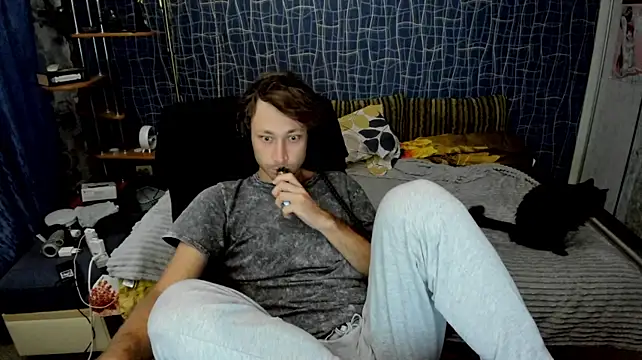 CuteBoy228 webcam