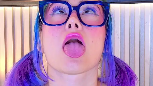 annie_hawk webcam