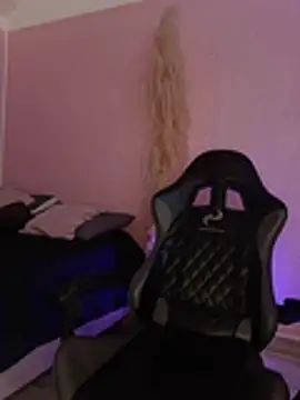 Emily_Roussee webcam