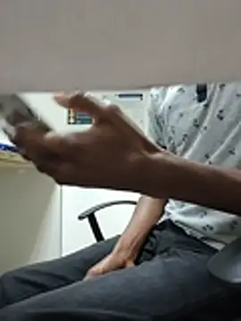 THATHAIRYTALLDUDE webcam