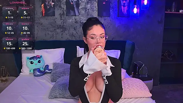 SashaAiko webcam