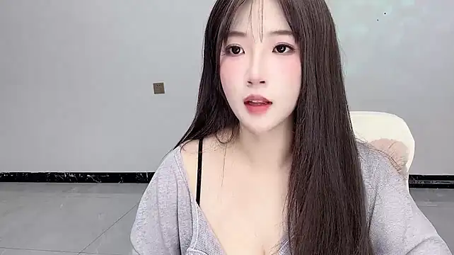 Lucy_8858 webcam