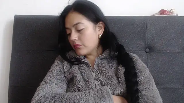 Alisha_99 webcam
