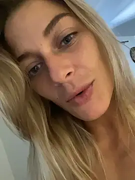 Bellalolahot webcam