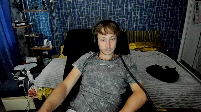 CuteBoy228 webcam