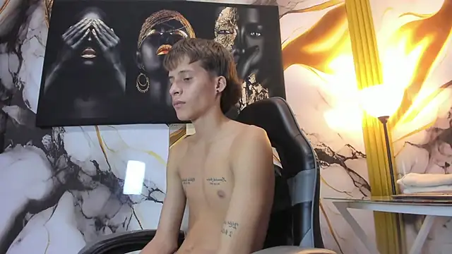 mono_blonde webcam