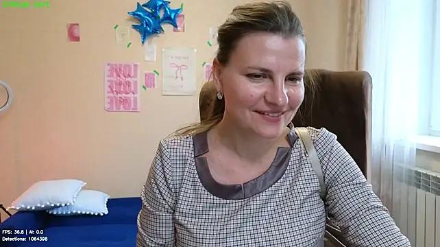 Mirabelle_Velvet webcam