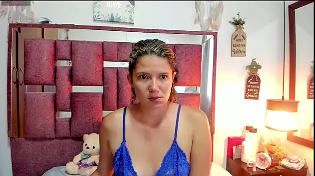 sofy_bonnet1 webcam