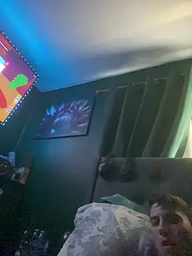 Biguk7inch live cam on StripChat