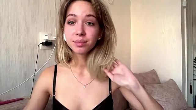 Sara_Bloservety webcam