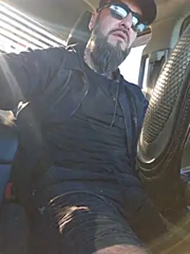Beardedtattood live cam on StripChat
