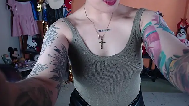 MissMiia2 live cam on StripChat