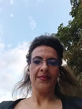 rebeccanoble (F milf) - Flash 1 hard 😈 nipple outside