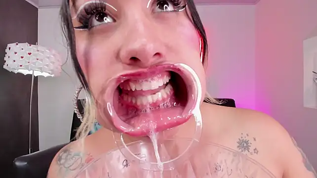 miss_danika webcam