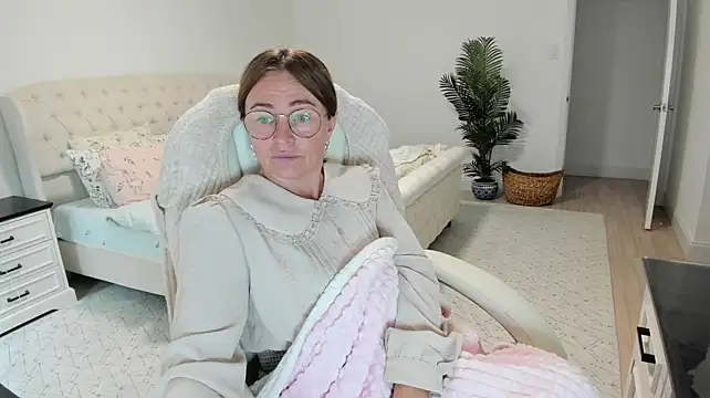 Vika73 live cam on StripChat