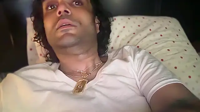 icebergslim281 live cam on StripChat