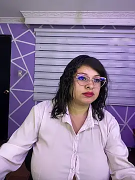 MiiaaJoness webcam