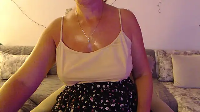 YourfantasyGiuly webcam
