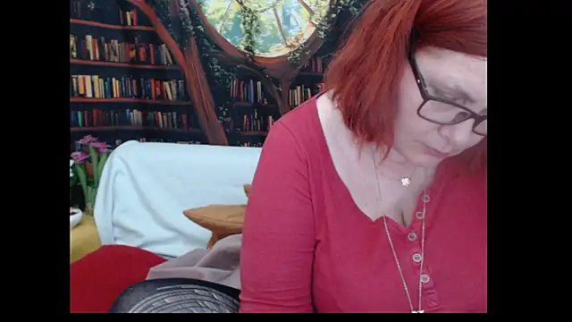 PlayfullMature webcam