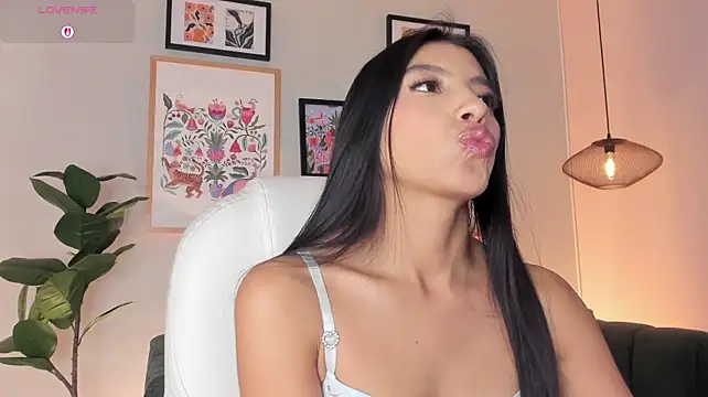 Tiffany_Low webcam