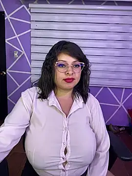MiiaaJoness webcam