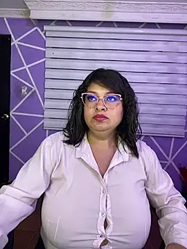MiiaaJoness webcam