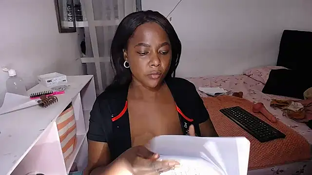 yselahot live cam on StripChat