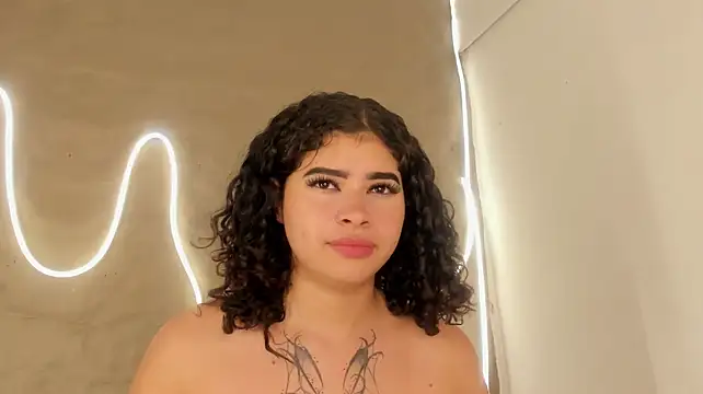 Loly_pups live cam on StripChat