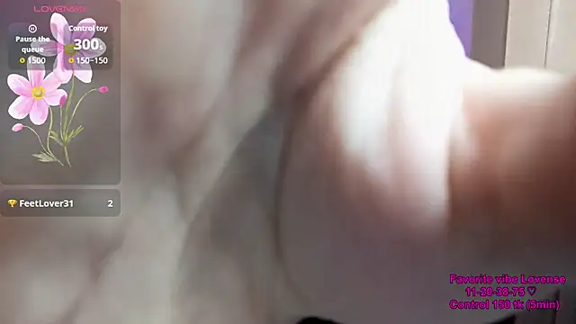 Andy_Roses live cam on StripChat