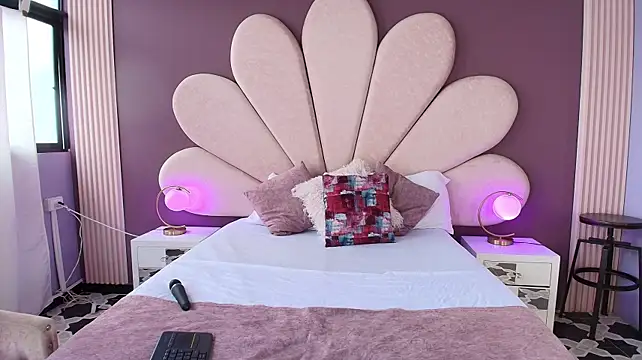 LolaGray__ webcam