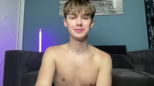 YourMilkyGuy webcam