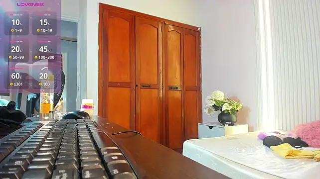 Emmaray33 webcam