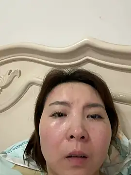XiangXiang_666 live cam on StripChat