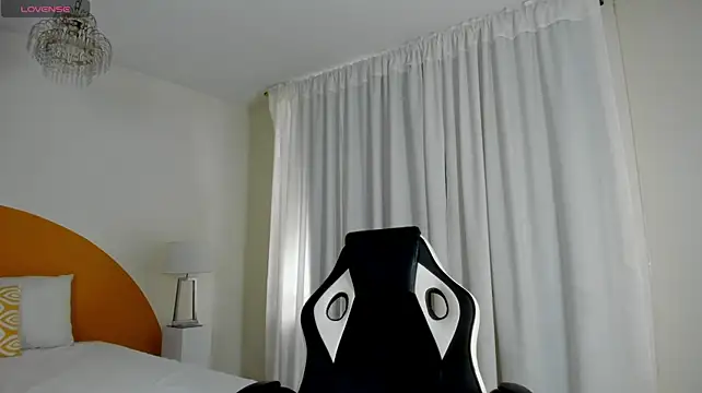 _Emmaa_Queen_ live cam on StripChat