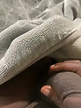 Gqinsi10 live cam on StripChat