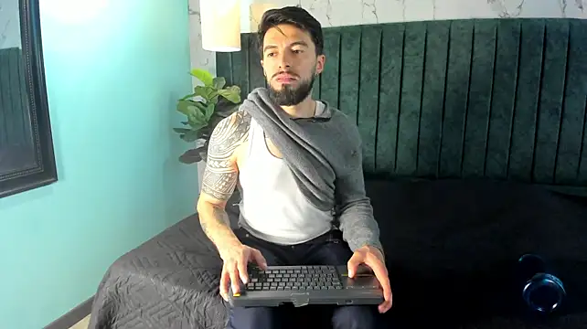Liam_ashford live cam on StripChat