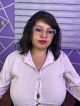MiiaaJoness webcam