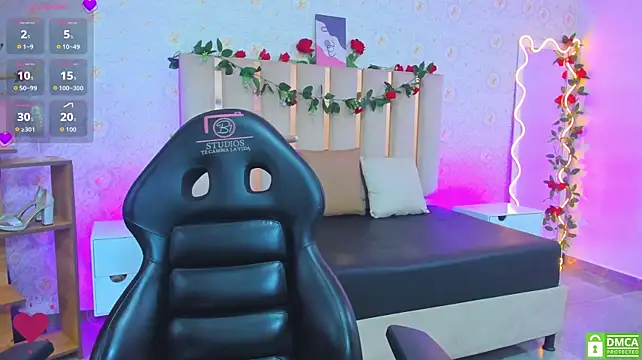 Karla_tay1