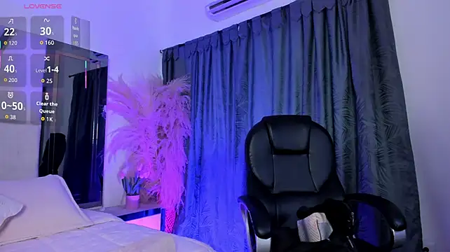 CarolineFyre webcam