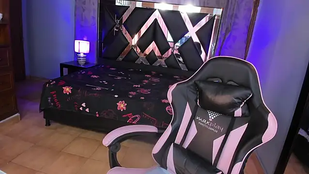 Linda4Petite webcam