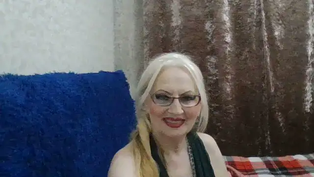 CarlyTreat live cam on StripChat