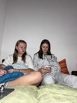 ella_maya live cam on StripChat
