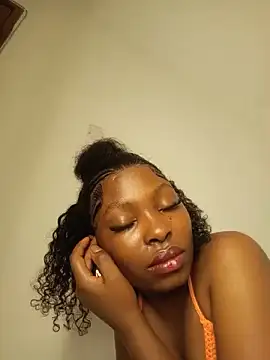 yellowvenorm live cam on StripChat