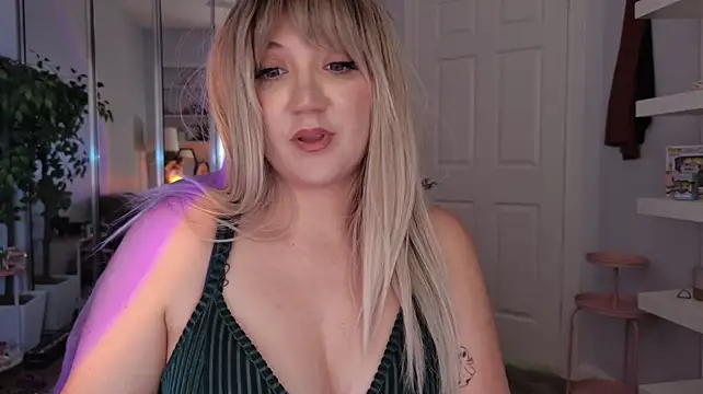 GoddessEmmy live cam on StripChat